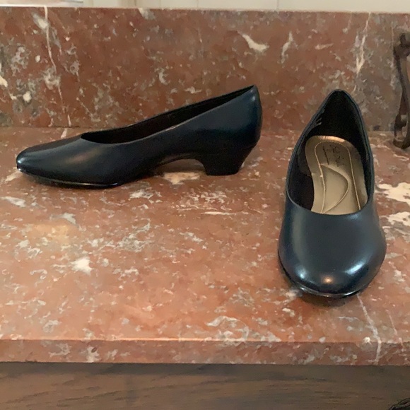 Hush Puppies Soft Style Angel II Navy Pumps 7.5 - Picture 1 of 4